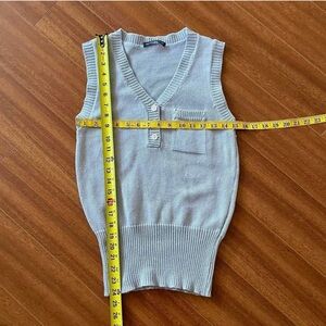 Brandy Melville Light Green Sleeveless Knit Sweater Vest